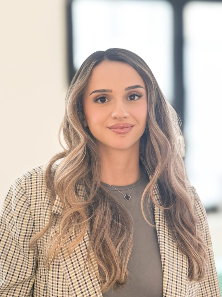 Afrore Gagica, Junior Asset Managerin